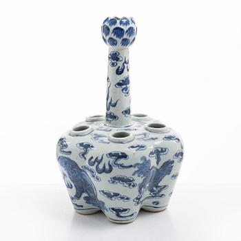 Tulpanvas, porslin. Qingdynastin, 1800-tal.