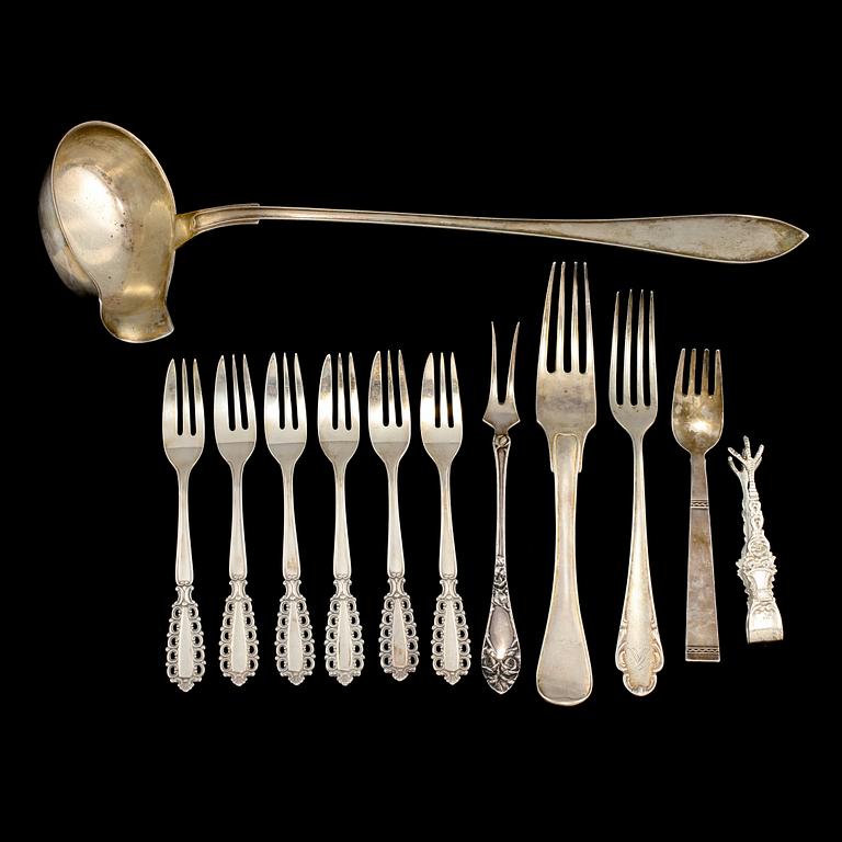 PARTI SILVER, 12 delar, mestadels Sverige 1800-tal respektive 1900-tal. Vikt 435 g.