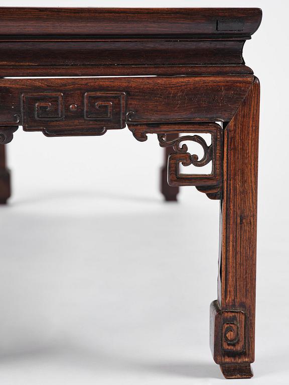 Bord, hardwood. Qingdynastin, 1800-tal.