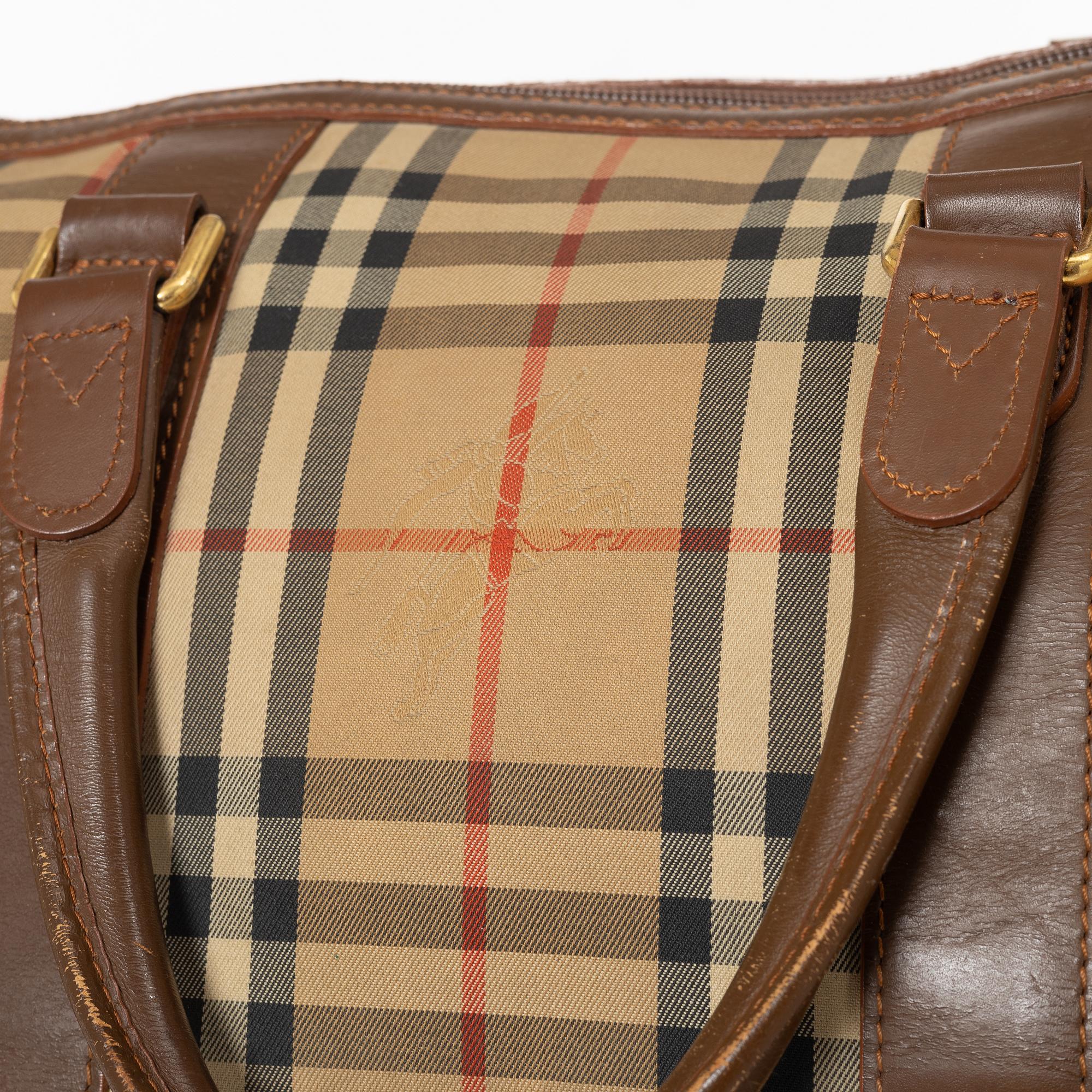 Burberry, weekend bag.