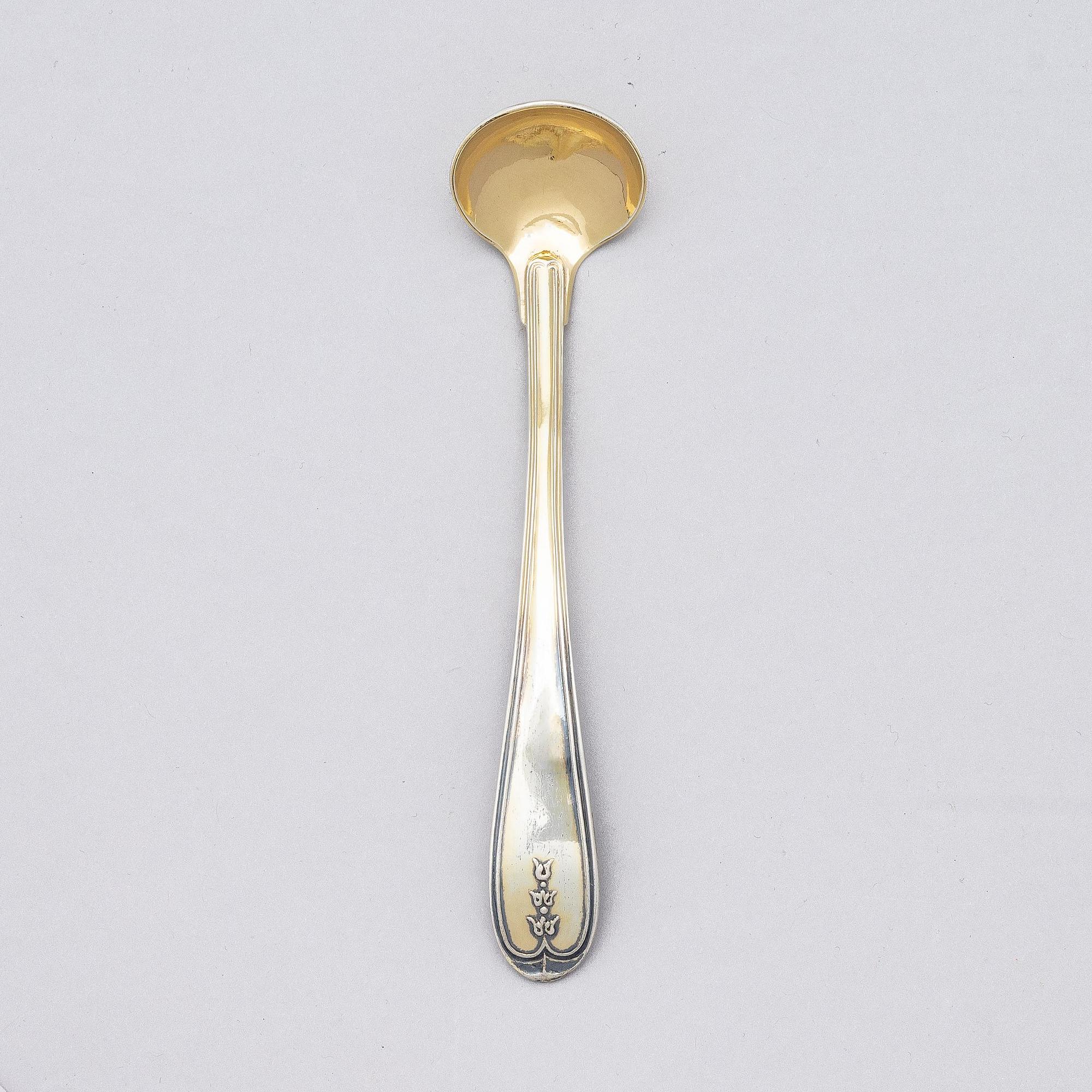 A Swedish 19th century silver mustard pot and spoon, mark of Pehr Zethelius, Stockholm 1807.