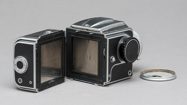 KAMERA Hasselblad 1000F samt objektiv Tessar 1:28 80 mm Zeiss-Opton nr 726939.