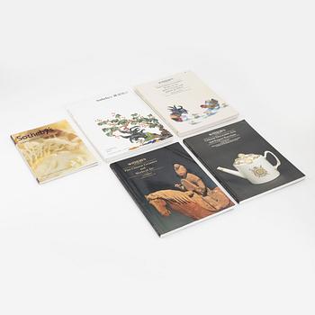 Auktionskataloger, 21 stycken rörande kinesiskt konsthantverk, Sotheby's mellan 1988-2018.