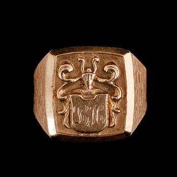 RING, 14 k guld. Vikt 8 g.