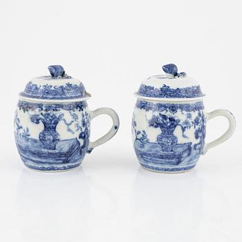 Servisdelar, porslin, 43 st, Kina, Qingdynastin, mestadels Qianlong (1735-95).