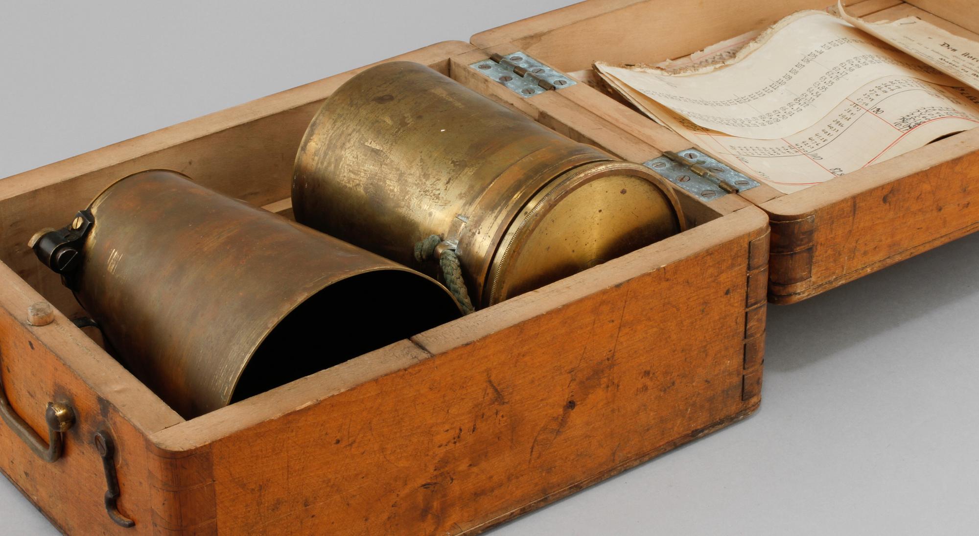 VÅGINSTRUMENT, 3 delar, mässing, omkring år 1900.