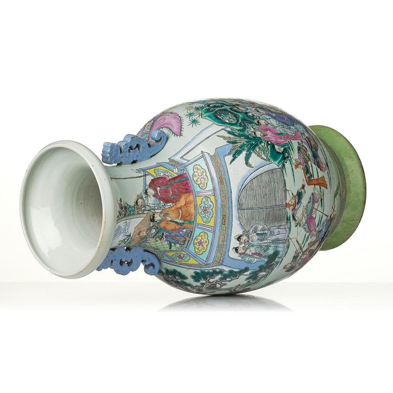 Praktvaser, ett par, porslin. Qingdynastin, 1800-tal.