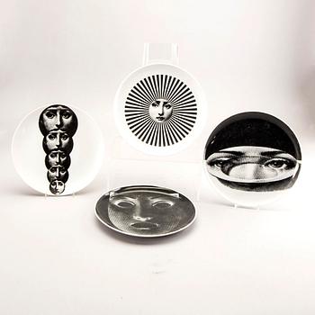 Piero Fornasetti, tallrikar, 14 st,  "Tema E Variazioni", Fornasetti, Italien.