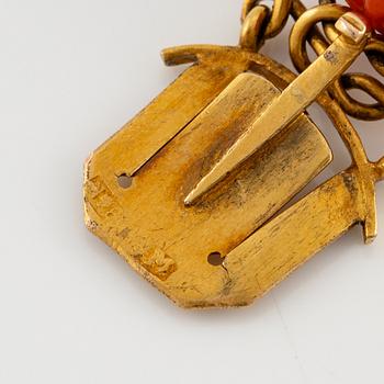 Armband 14K guld och skuren korall i form av flodhästar och ett lejon.