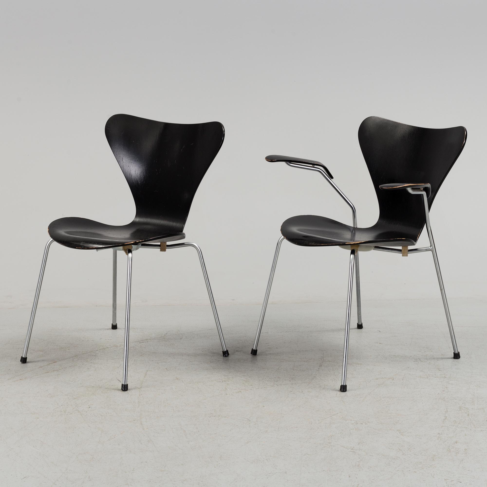 ARNE JACOBSEN, karmstol och stol, "Sjuan", Fritz Hansen, 1965-7.