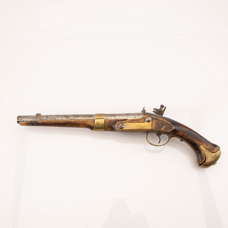 A Swedish smoothbored flintlock pistol, 1807 pattern.