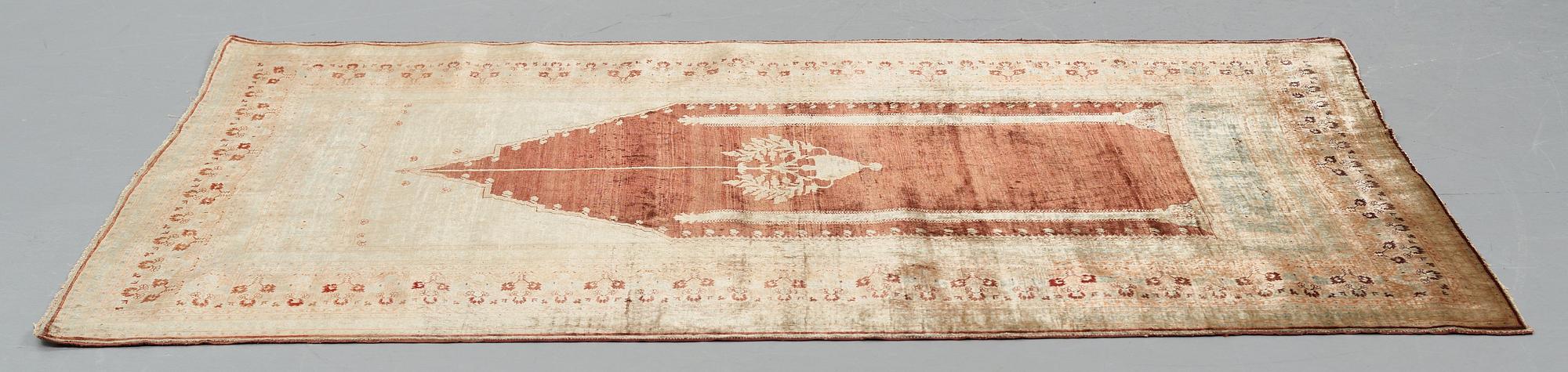 MATTO, an antique silk Tabriz, ca 161,5-163,5 x 121,5-124,5 cm.