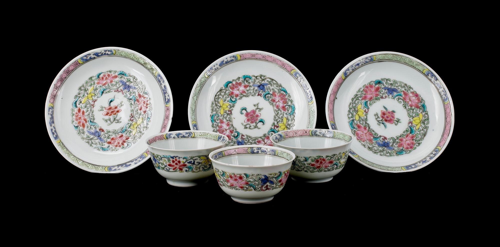 KOPPAR MED FAT, 3 st, porslin, Kina. Yongzheng. 1700-talets första hälft.