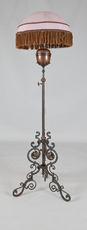 GOLVLAMPA, omkring år 1900.