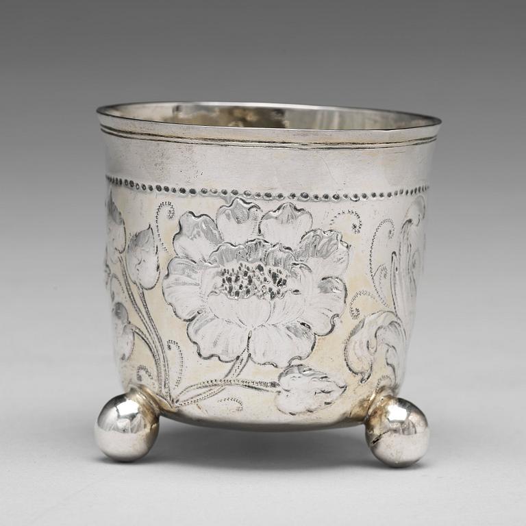Hieronymus Peller, bägare på kulfötter, silver, Nürnberg (verksam 1662-1677/86). Barock.