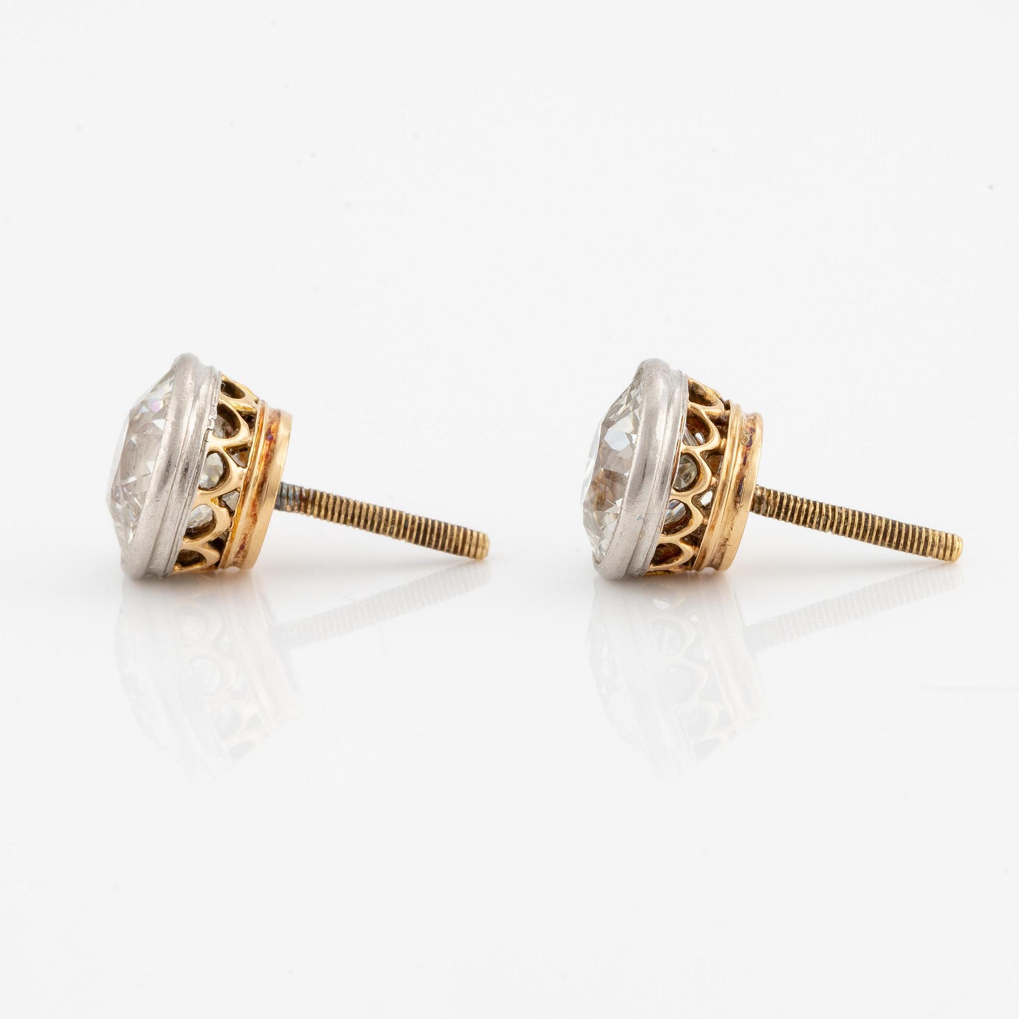 A pair of earrings in gold with old-cut diamonds.
