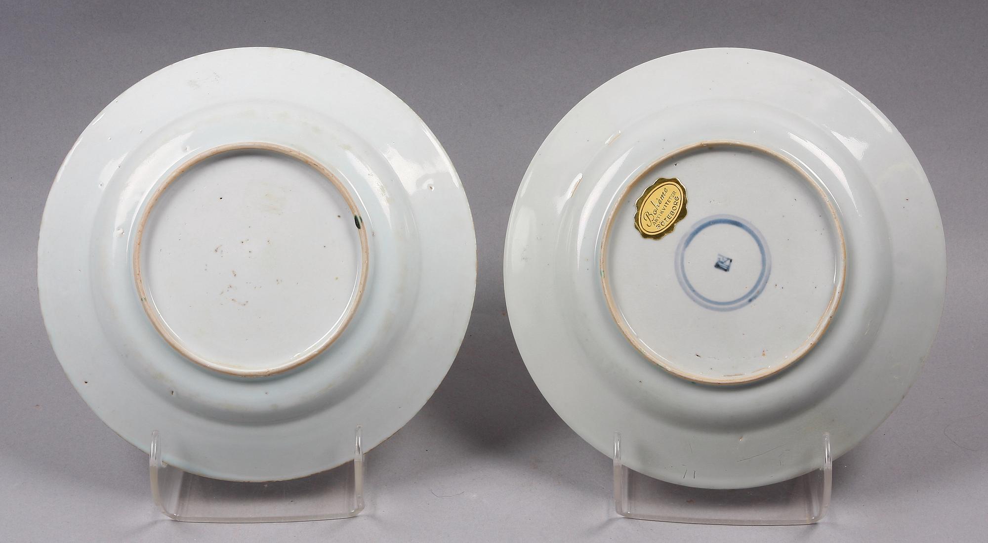 TALLRIKAR, 2 st, porslin, Kina, Kangxi 1700-tal.