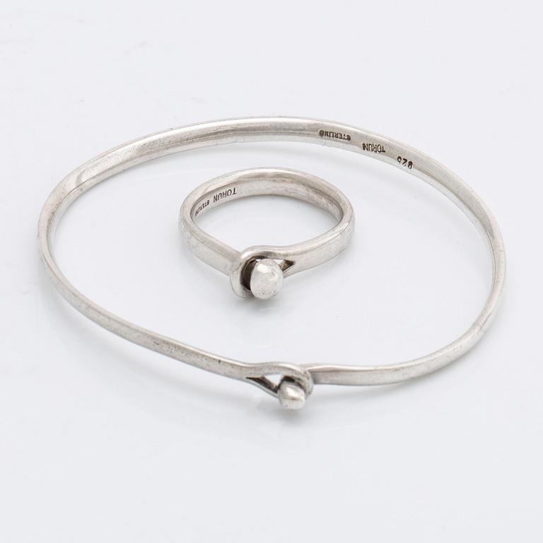 Vivianna Torun Bülow-Hübe armring och ring sterling silver, marked Torun sterling.