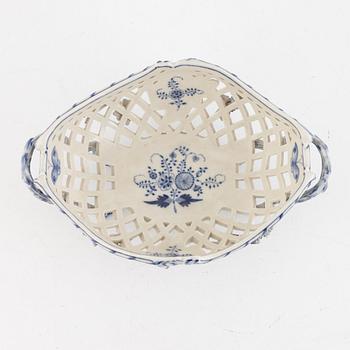 A porcelain bowl, KPM Berlin, circa 1900.