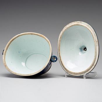 TERRIN med LOCK, porslin. Qingdynastin, Qianlong (1736-95).