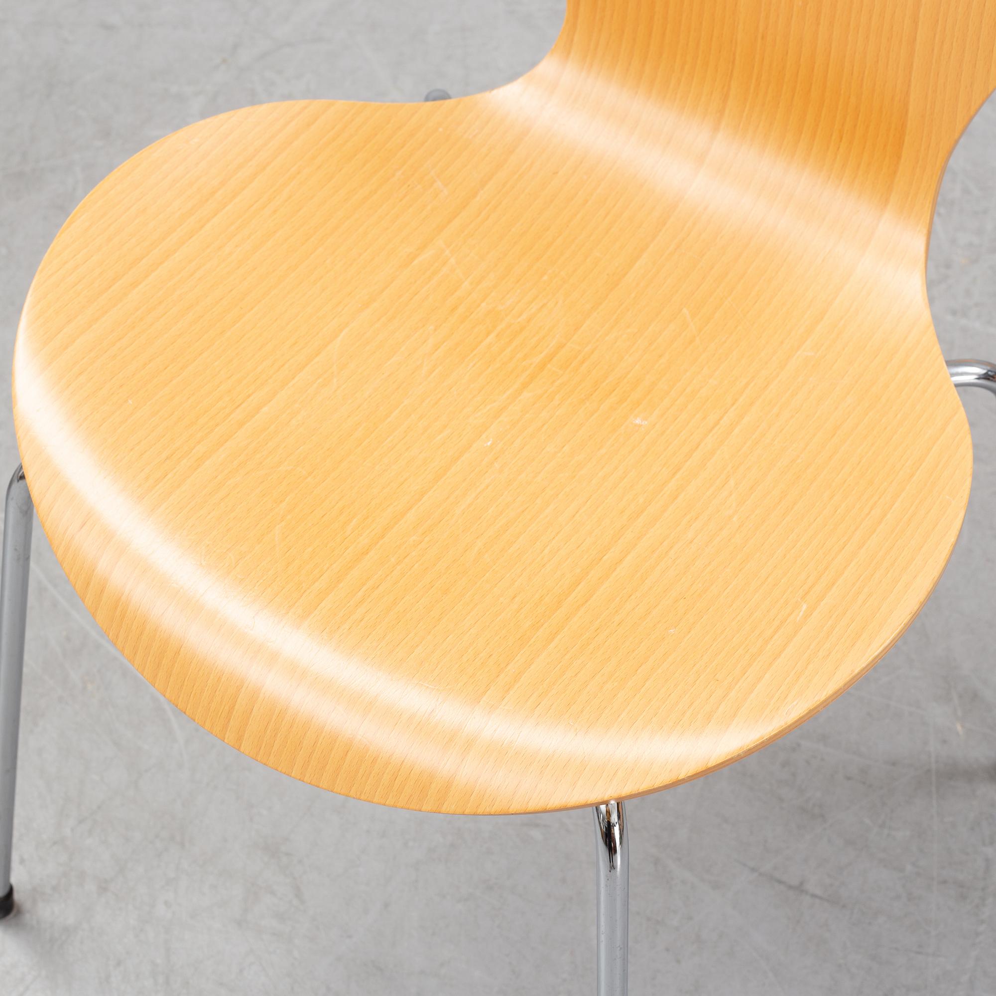 Arne Jacobsen, stolar, 4st, "Sjuan", Fritz Hansen, Danmark, 2000.