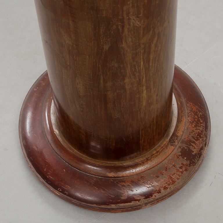 PIEDESTAL, gustaviansk stil, 1900-tal.