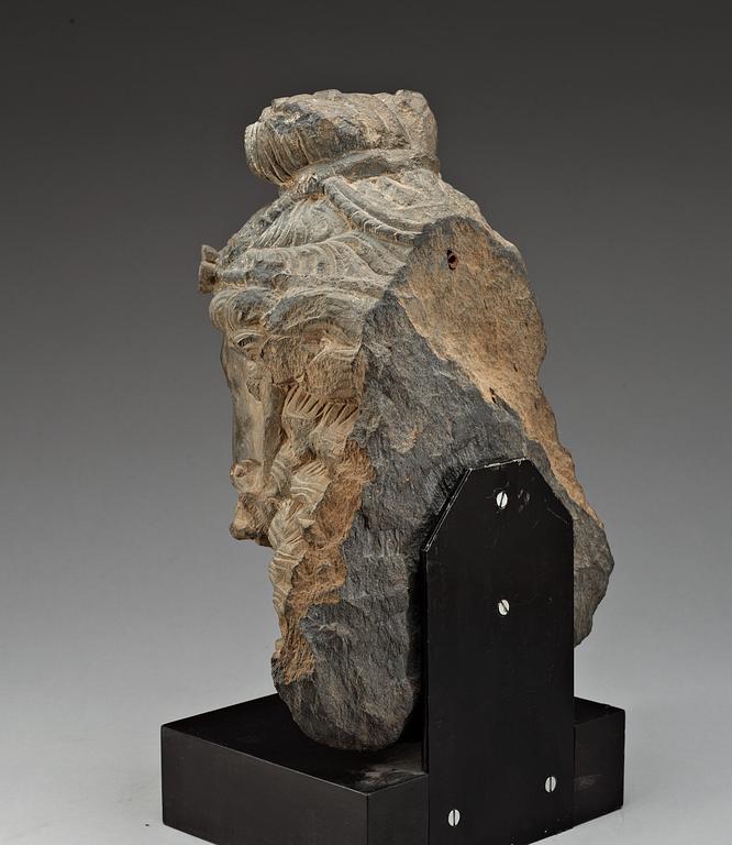 BODHISATTVA, sten. Troligen Gandhara 100-200 e Kr.
