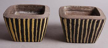 YTTERFODER, ett par, möjligen Mari Simmulson, Uppsala Ekeby 1950-60-tal.