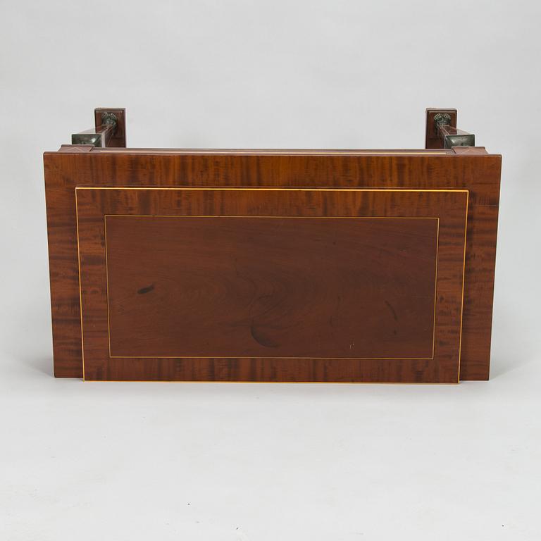 An Empire console table with mirror from around 1810.