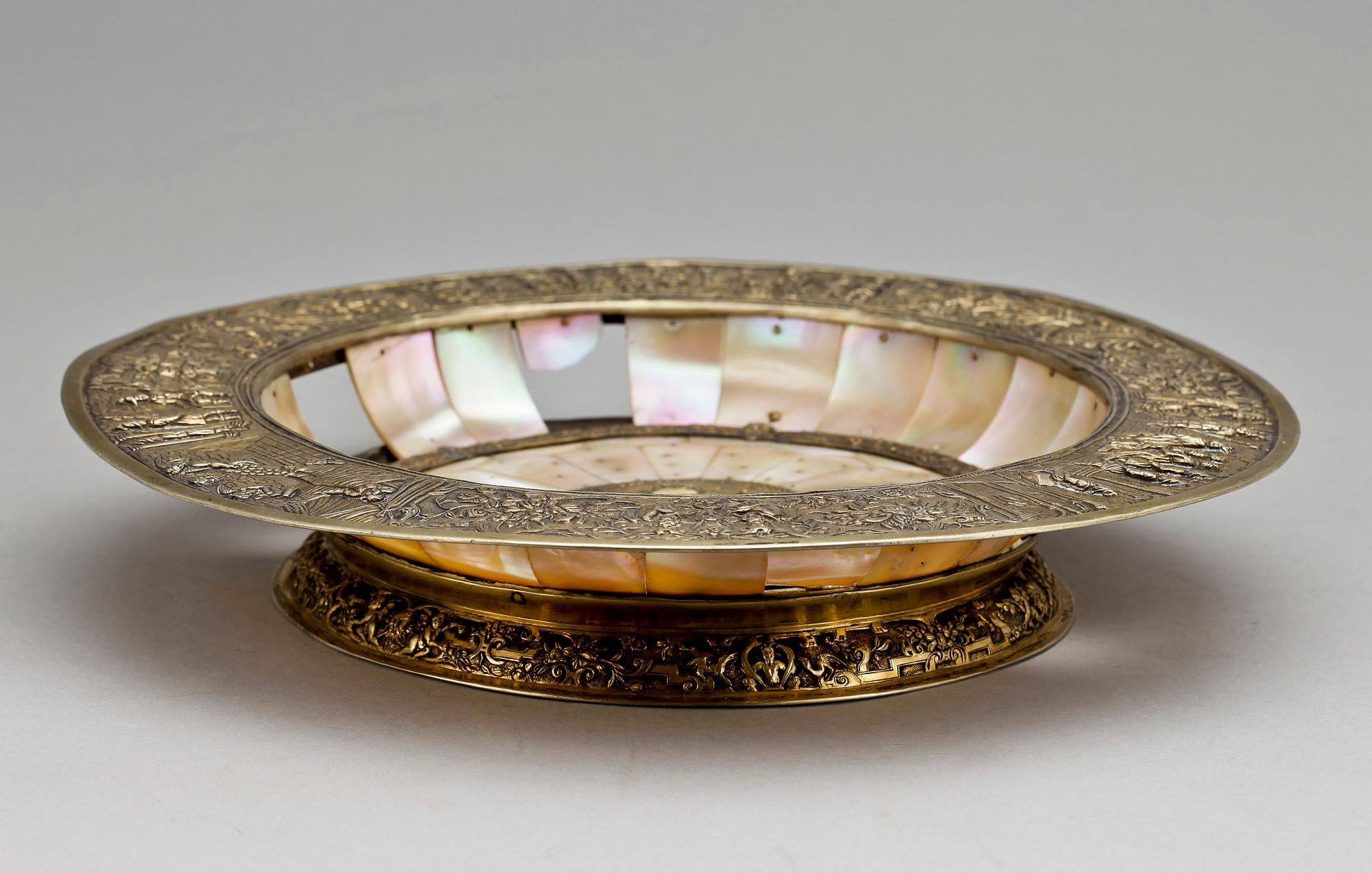 FAT, silver samt pärlemor, historismus, sannolikt Tyskland 1800-tal. Totalvikt ca 580 g.