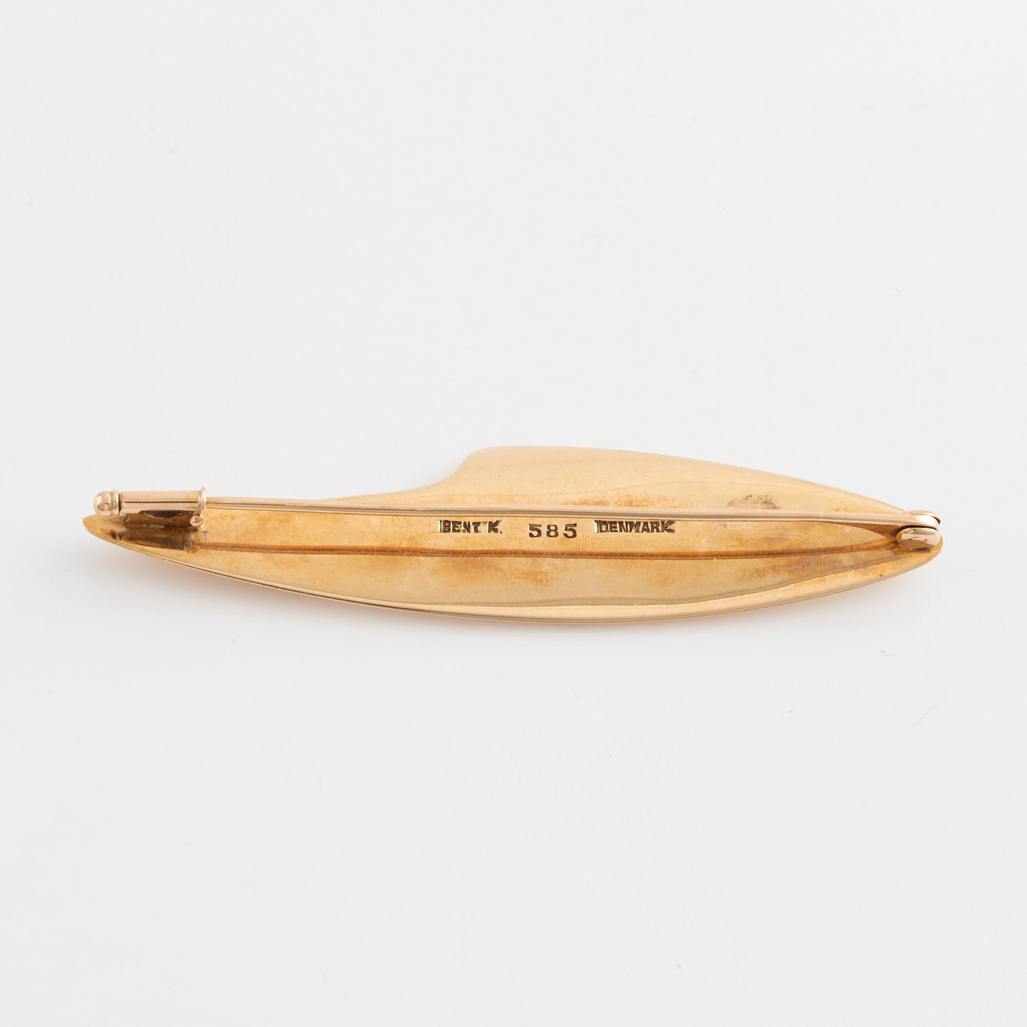 Bent Knudsen, 14K gold, stylised leaf brooch, Denmark 1960's.