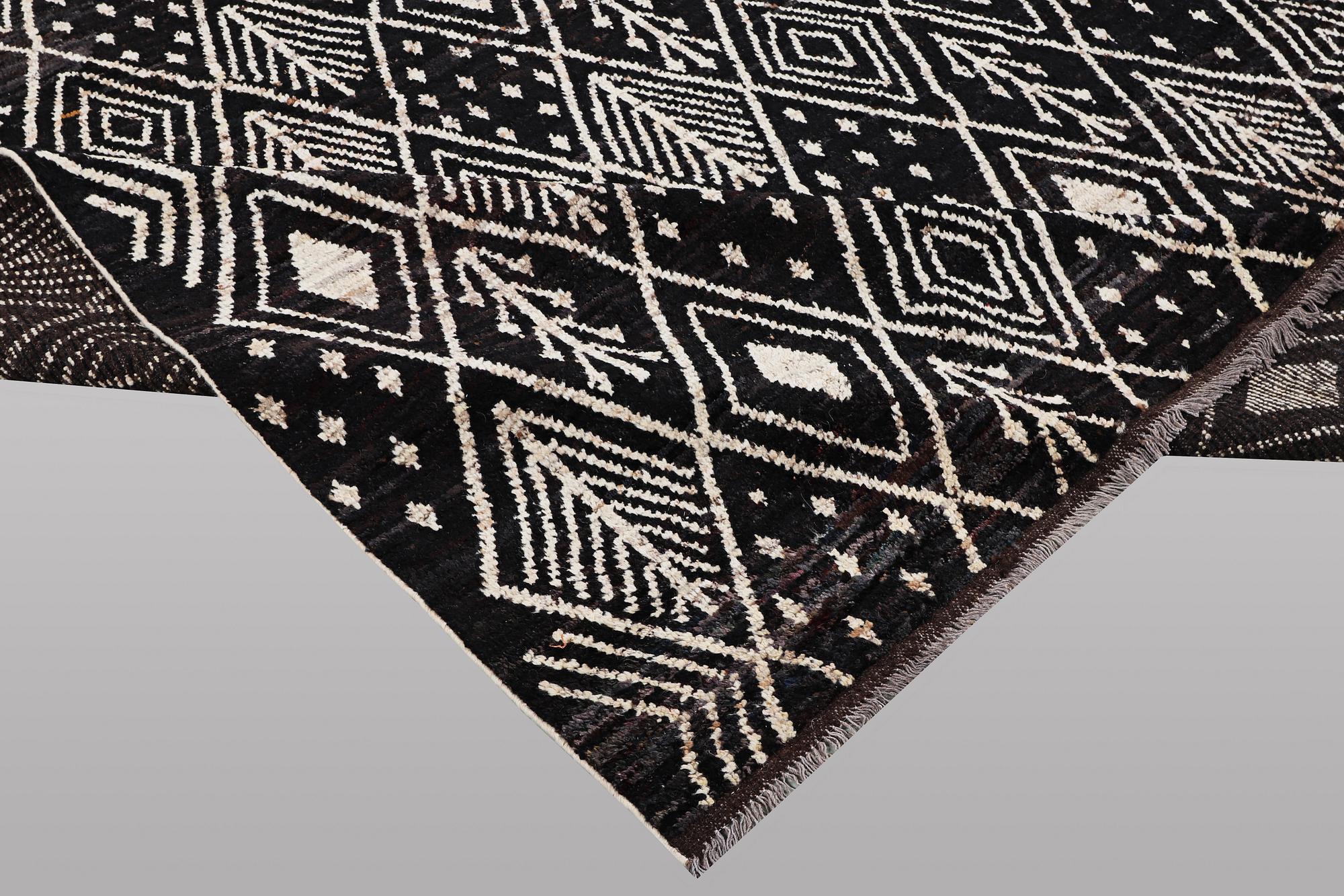 Matta, Marocko Berber, ca 296 x 259 cm.