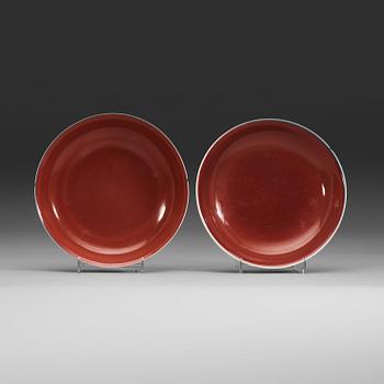 7. Two 'sang de boef' glazed dishes, Qing dynasty (1644-1912) with Yongzhengs six character mark and Qianlongs seal mark.