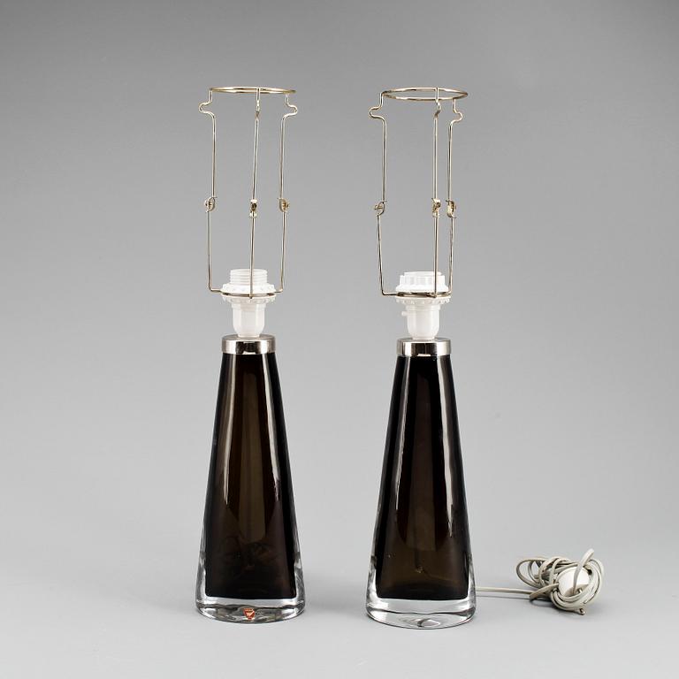 BORDSLAMPOR, ett par, grönt underfång, Carl Fagerlund, Orrefors, 1950-tal.
