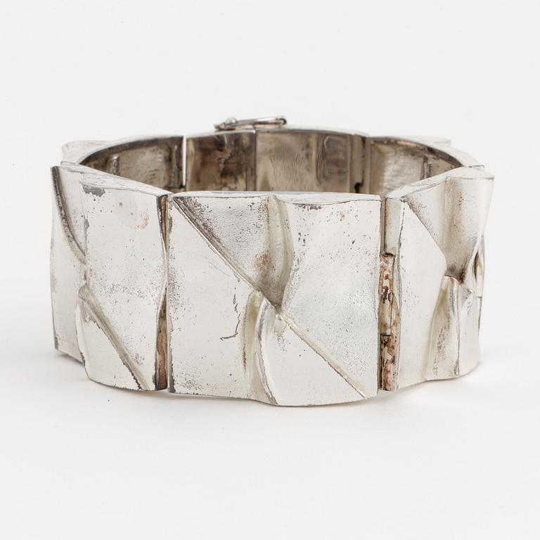 A silver 'Moon bridge' bracelet by Björn Weckström for Lapponia, Finland, 1972.