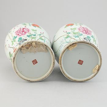 A pair of famille rose vases, late Qing dynasty, circa 1900.