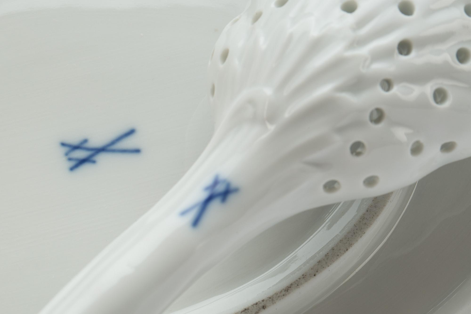 TERRIN på FAT med SLEV, porslin, Meissen.