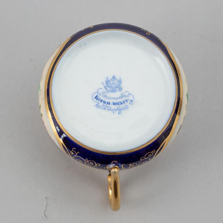 A Russian porcelaine tea set, Korniloff Brothers. (6 pc).