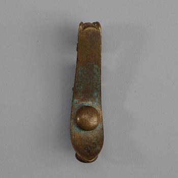 A gilt bronze belt hook, presumably Han dynasty (206 BC-220 AD).
