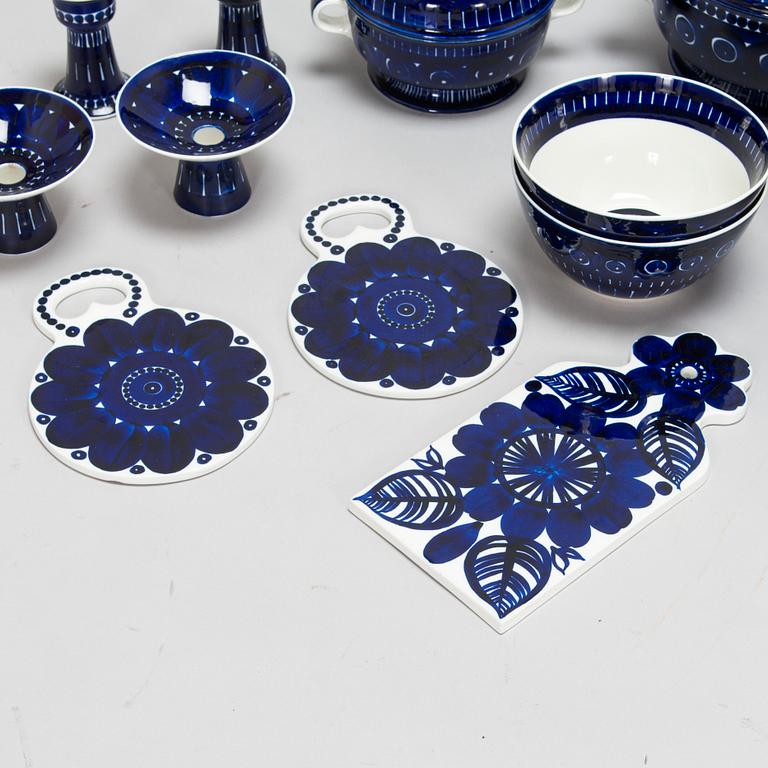 Ulla Procopé, a 48-piece 'Valencia' porcelain dinnerware set for Arabia.