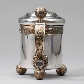 DRYCKESKANNA, silver, Auran Kultaseppä, Åbo 1948. Vikt 892 g.