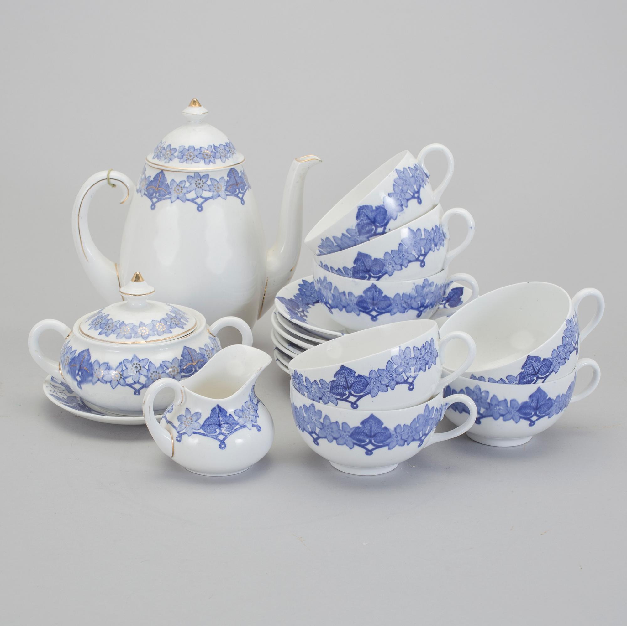GUNNAR WENNERBERG, "Wennerberg", servisdelar 10 st. Gustavsberg, benporslin. I produktion 1917-1927.
