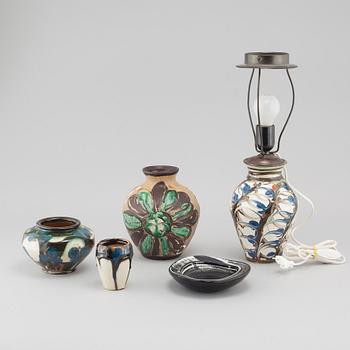 HERMANN AUGUST KÄHLER, five pieces of earthenware, signed.