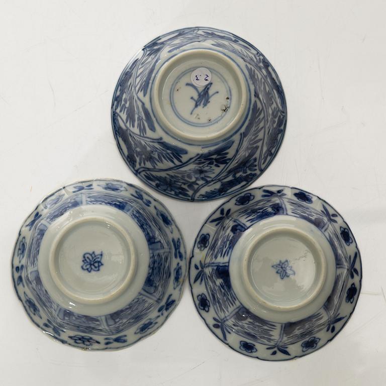 Tre koppar och tre fat, porslin, Kina, Qingdynastin, Kangxi (1662-1722).
