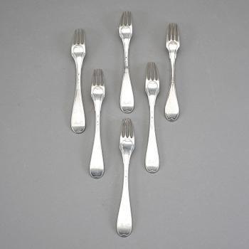 MATGAFFLAR, 6 stycken, silver, varav 5 st av Stephan Westerstråhle Stockholm, 1810. Vikt ca 400 gram.