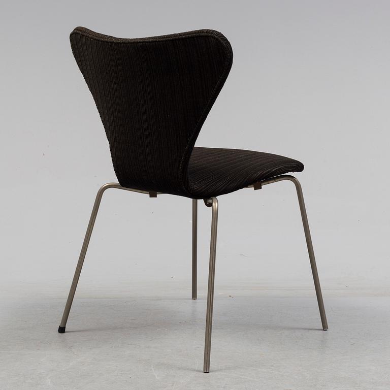 ARNE JACOBSEN, stol, "Sjuan", Fritz Hansen.