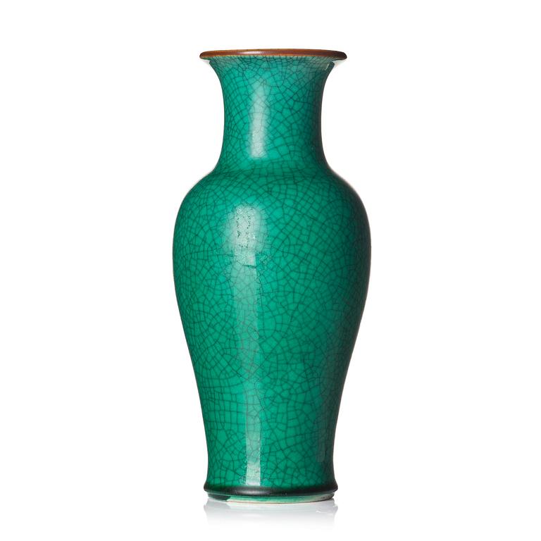 An apple green crackle-glazed vase, Qing dynasty, 18th century.