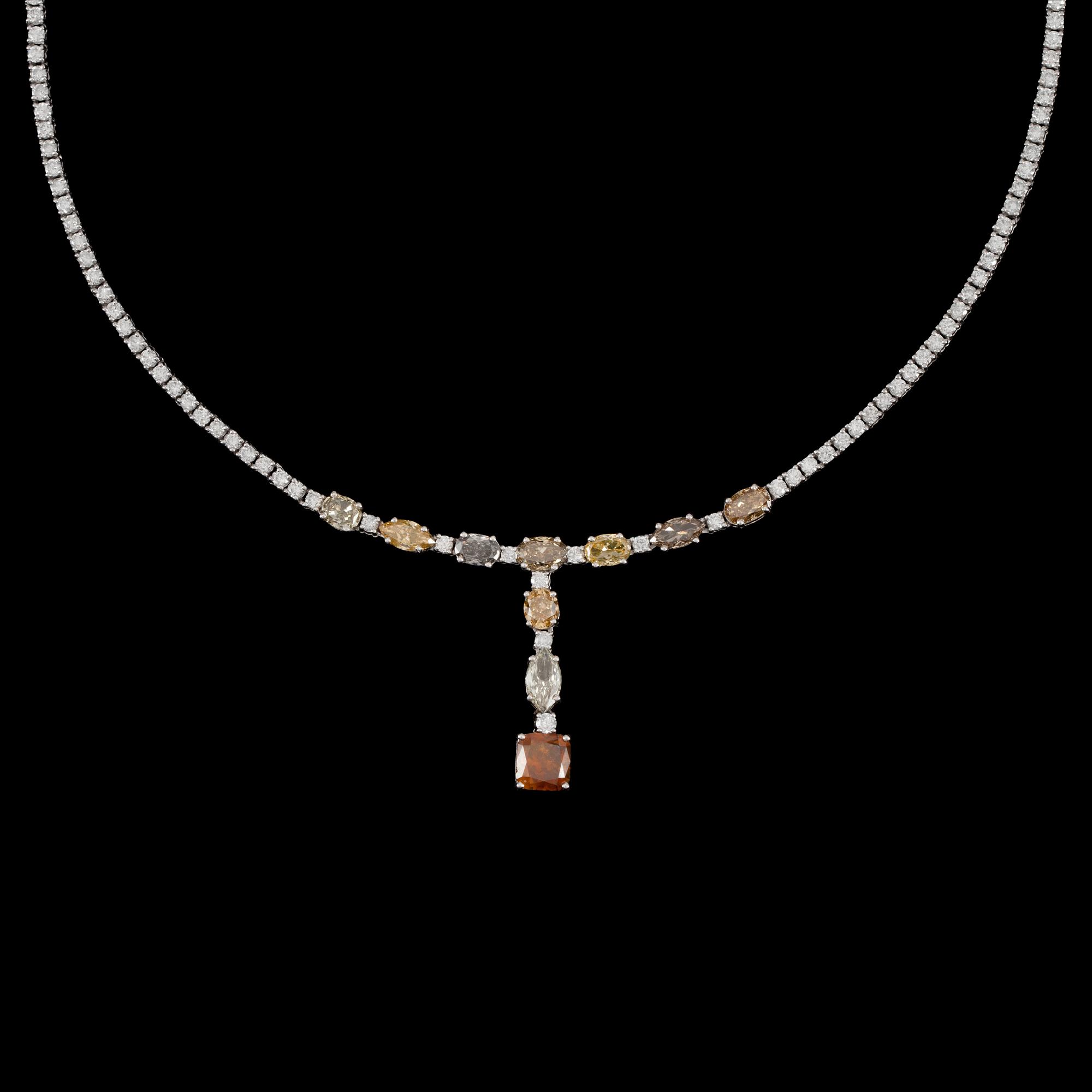 COLLIER, olikslipade fancy coloured samt briljantslipade diamanter, tot. vikt 16.51 ct.