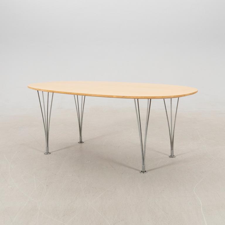 Piet Hein/Bruno Mathsson coffee table "Superellipse" licensed manufactured by Fritz Hansen Denmark, late 20th century.