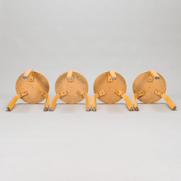 Alvar Aalto, klaffbord "DL82" och pallar, 4 st "60", för O.Y. Huonekalu-ja Rakennustyötehdas A.B 1900-talets mitt.